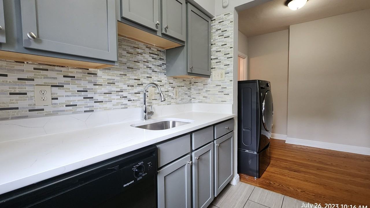 1020 Sanford Avenue - Photo 2 of 36