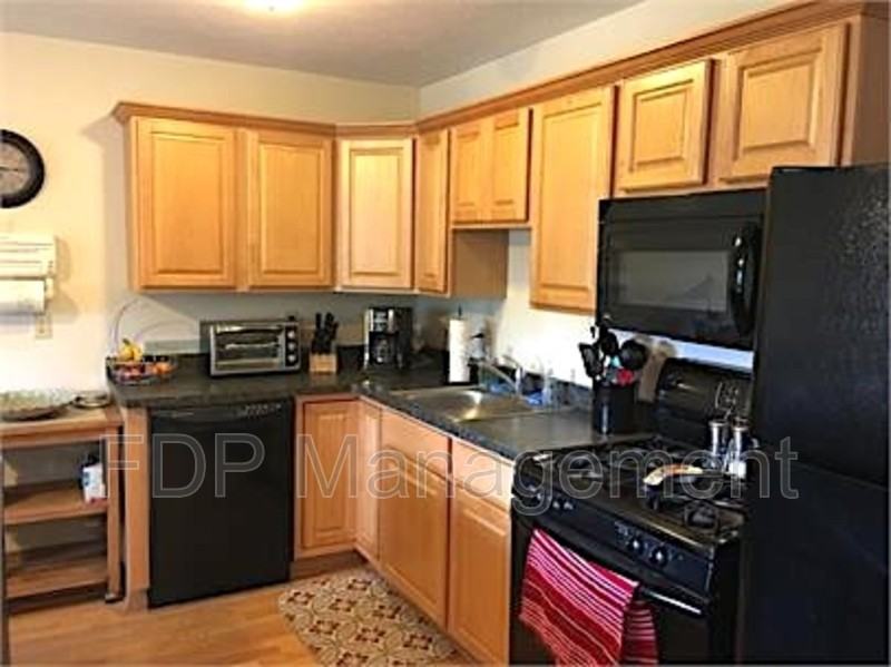 660 East Ave #302 - Photo 3 of 12