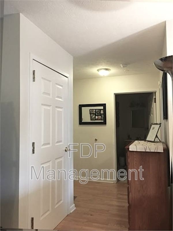 660 East Ave #302 - Photo 5 of 12