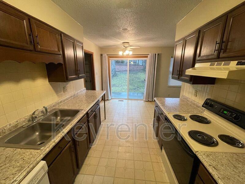 408 Harrow Rd - Photo 3 of 15