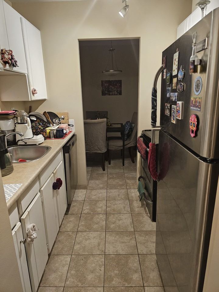 820 6th Street - Photo 3 of 6