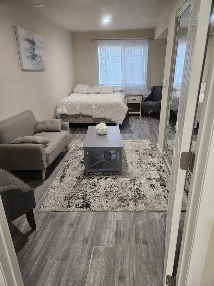 261 Spencer St #B - Photo 3 of 15