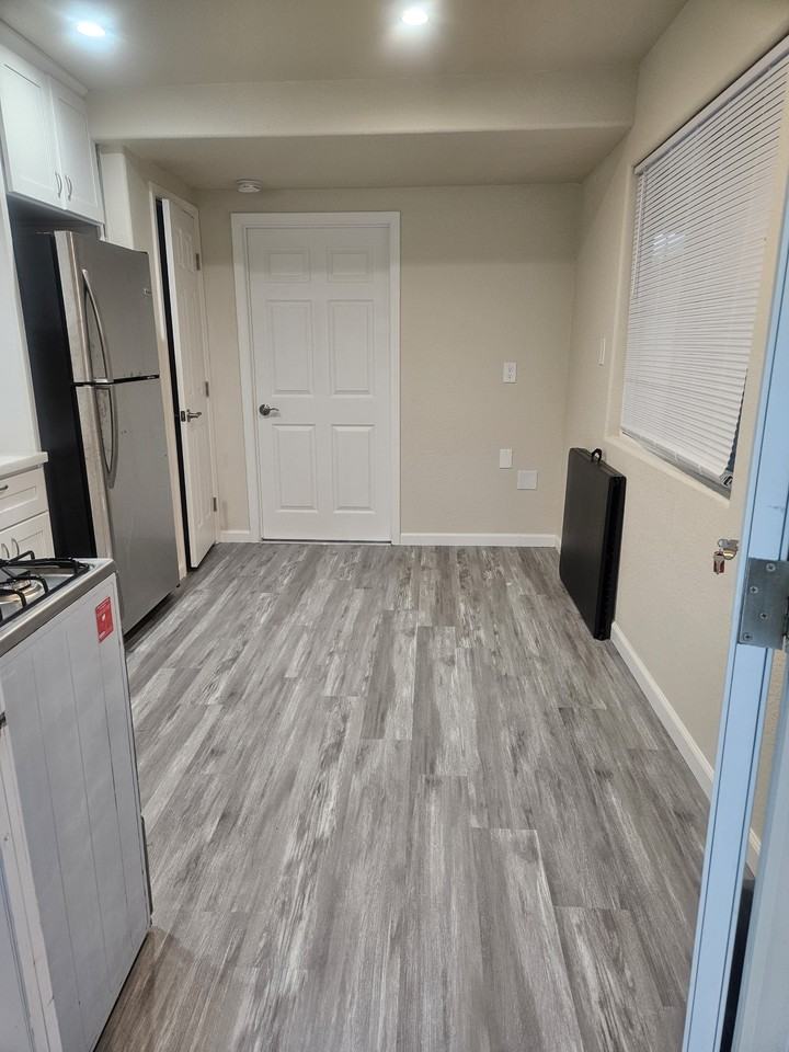 261 Spencer St #B - Photo 4 of 15