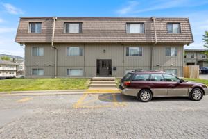 featured image of 612 S Van Buren St #5