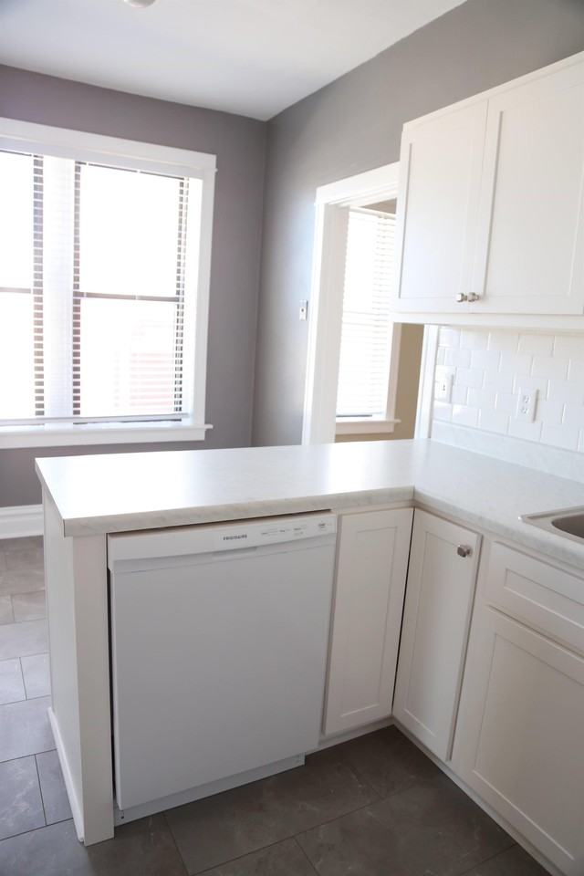5210 Bancroft Ave #2FW - Photo 6 of 21
