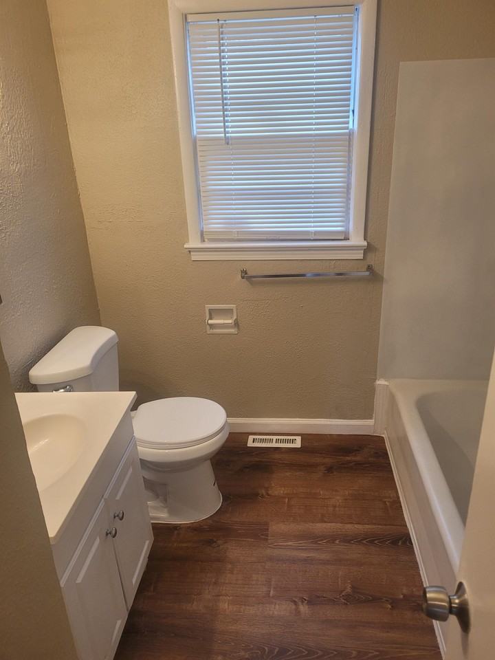 2710 N Gentry Ave #1 - Photo 3 of 8