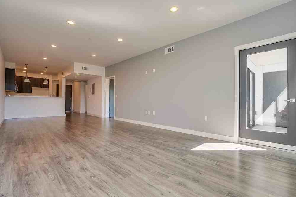 7223 Tyrone - Photo 4 of 23