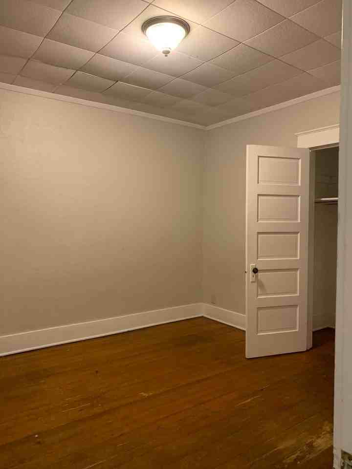 184 3/4 S Washington St - Photo 3 of 5