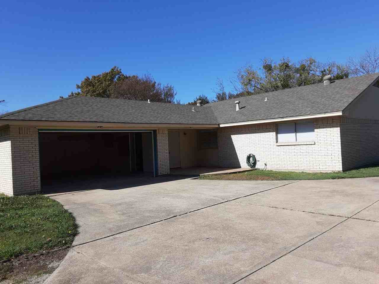 514 Hanover Ln - Photo 2 of 5