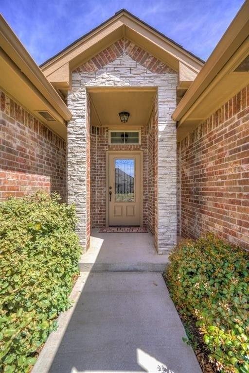 2301 Bretford Way - Photo 3 of 42