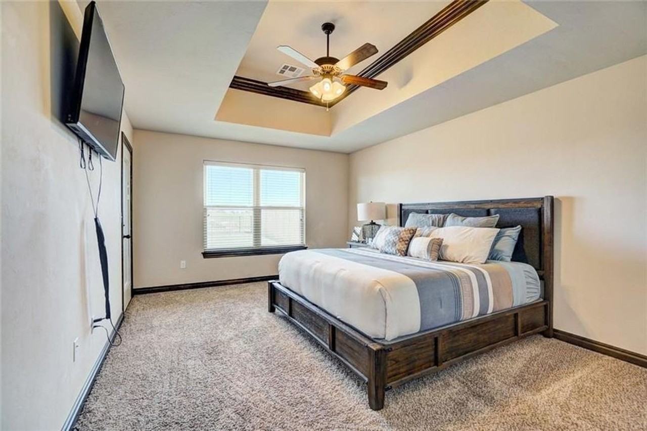 2301 Bretford Way - Photo 4 of 42
