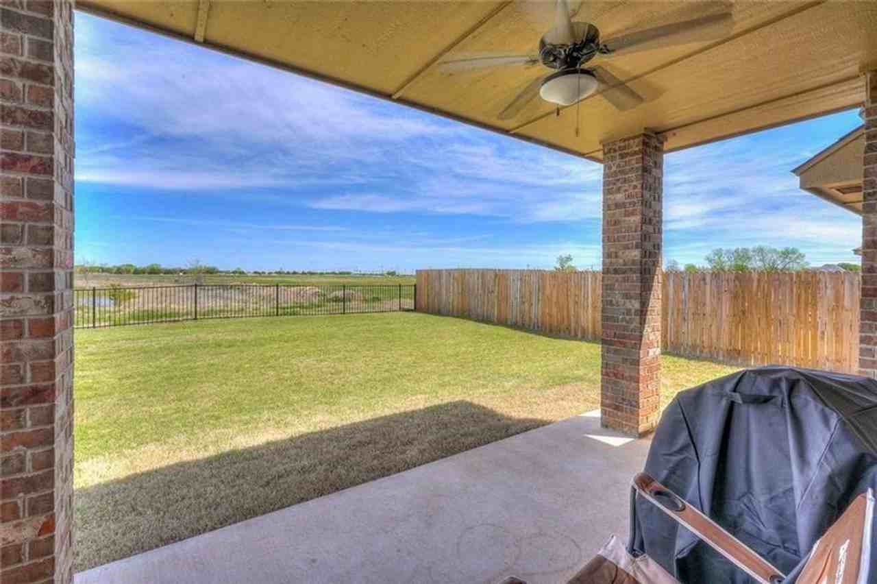 2301 Bretford Way - Photo 4 of 42