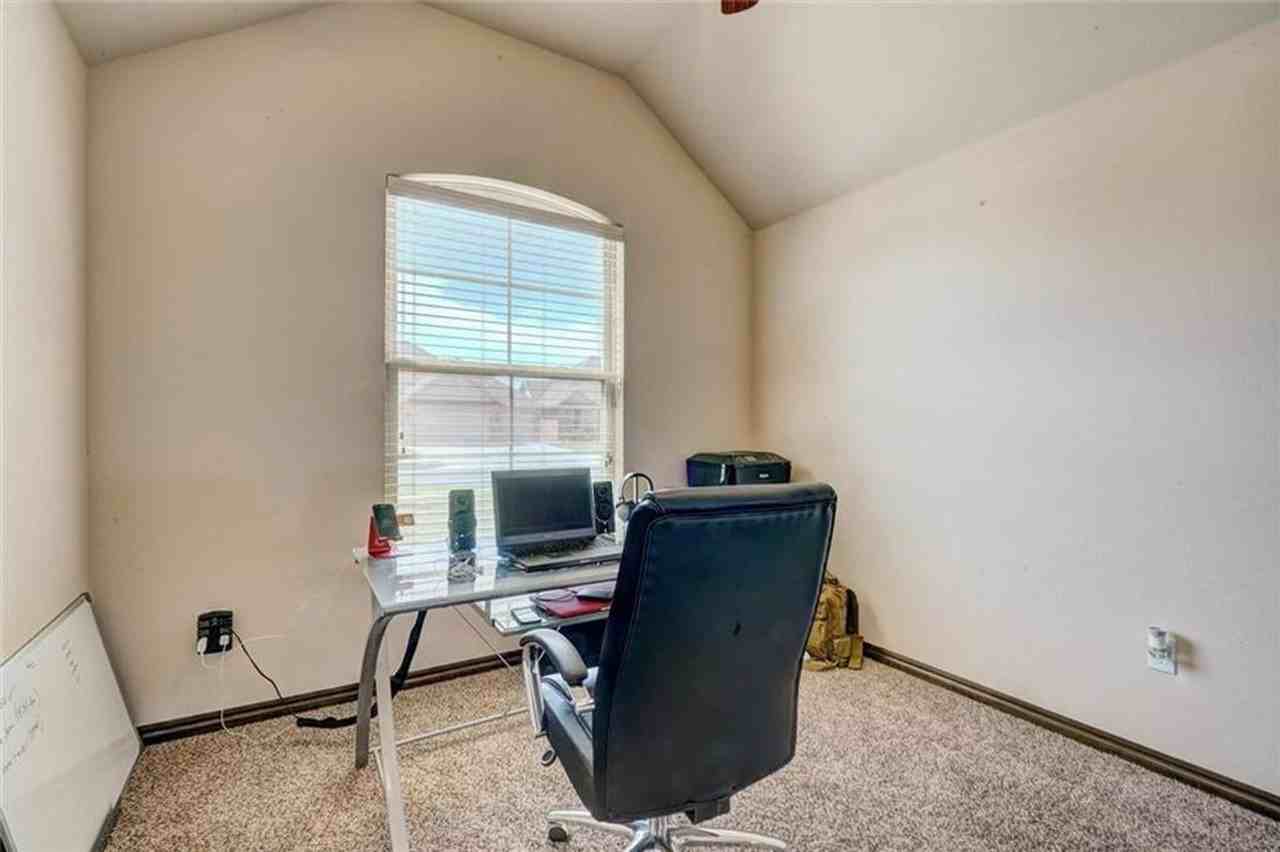 2301 Bretford Way - Photo 6 of 42