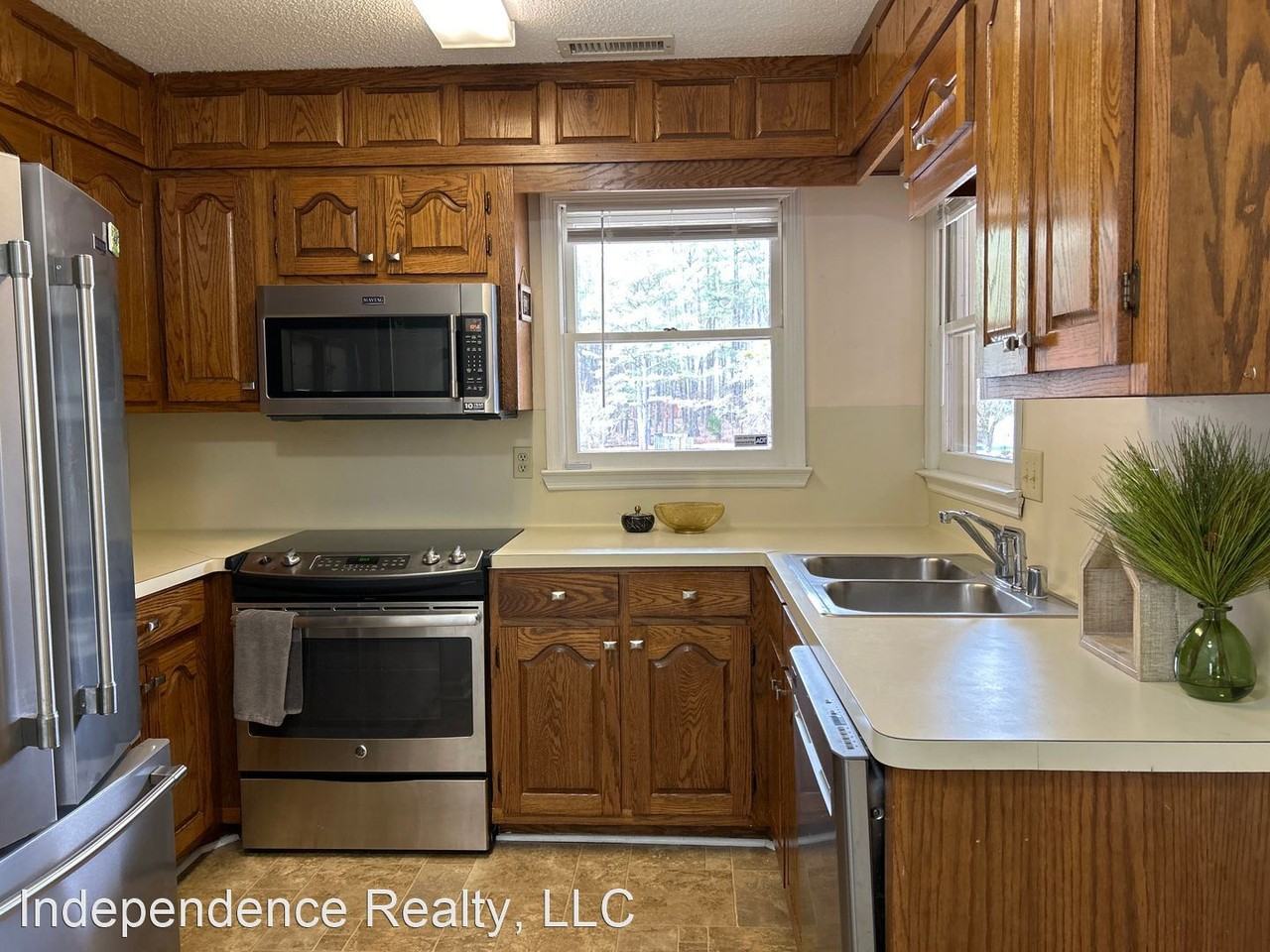 1610 Liberty Dr - Photo 2 of 29