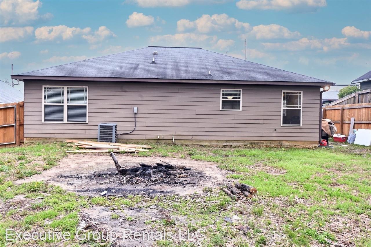 804 Mill Pond Dr - Photo 2 of 17