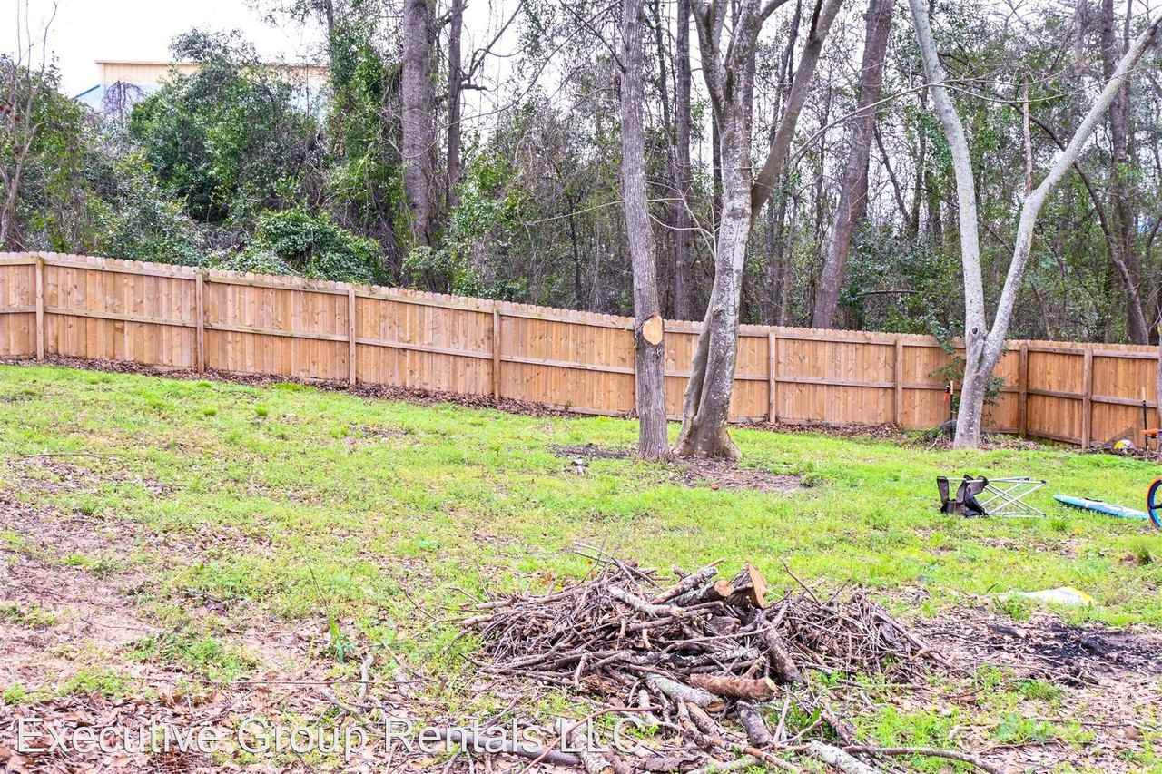 804 Mill Pond Dr - Photo 3 of 17