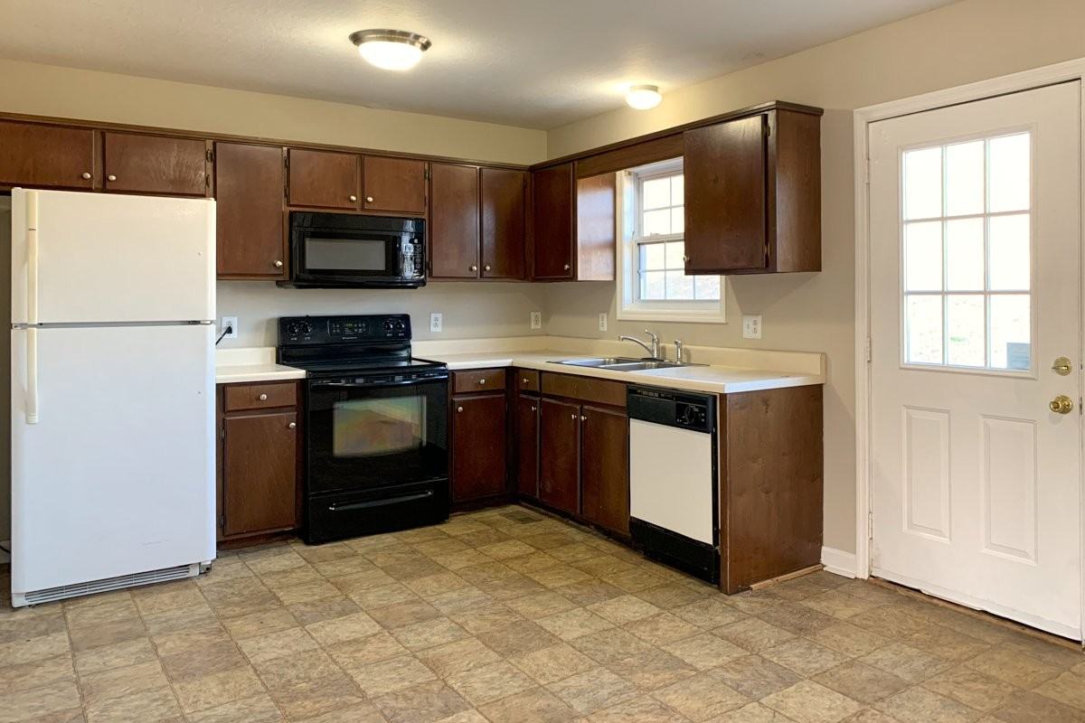 200 Phillip Dr - Photo 3 of 11