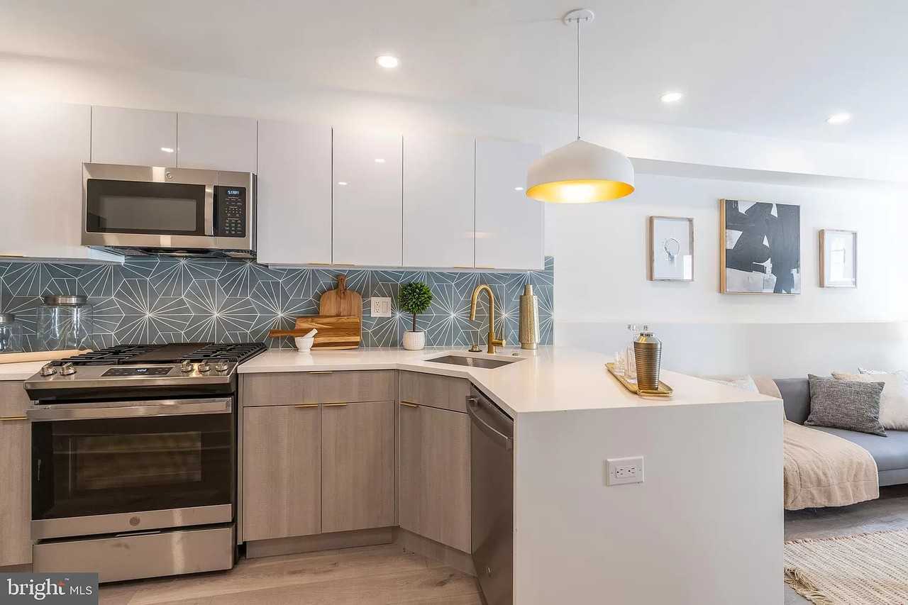 742 S 2nd St #A - Photo 4 of 21