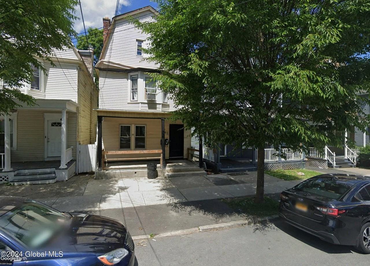 423 Hudson Ave #2 - Photo 3 of 20