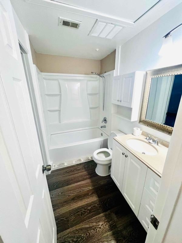 124 April Point Dr S #124 - Photo 5 of 39