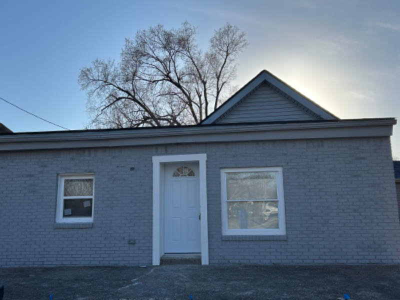 811 W 8th St - Photo 2 of 25