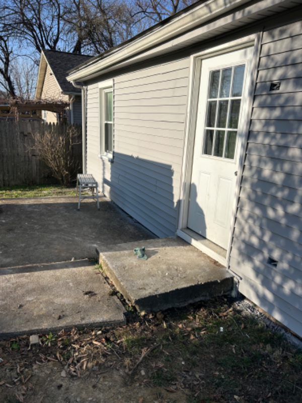 811 W 8th St - Photo 4 of 25