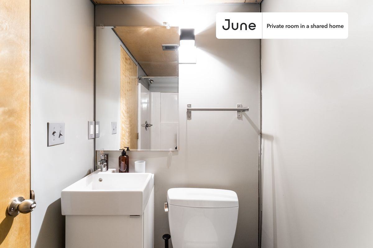 3305 7th St Ne #C - Photo 4 of 12