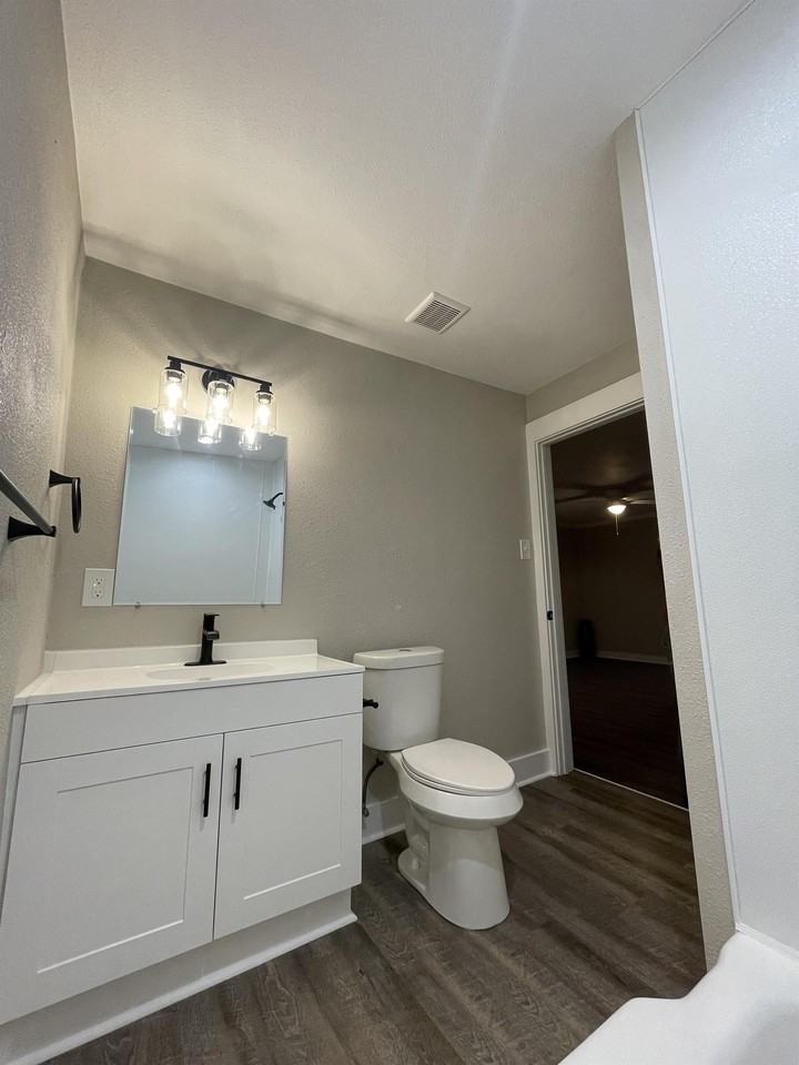 38 SW 4th - C #C - Photo 3 of 11