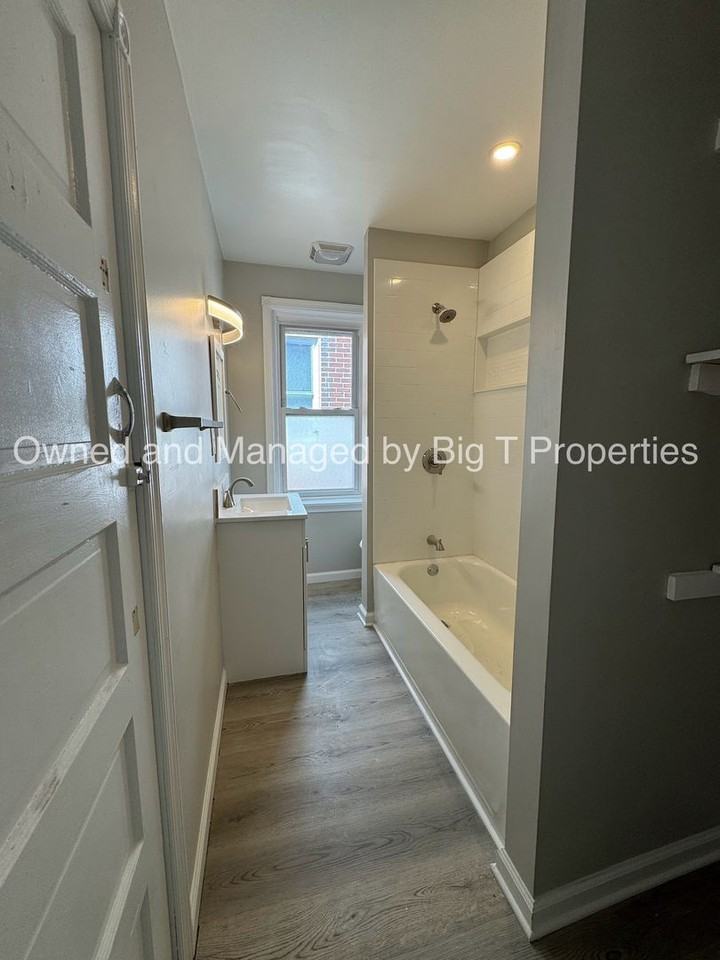 309 W 30th St - Photo 6 of 8