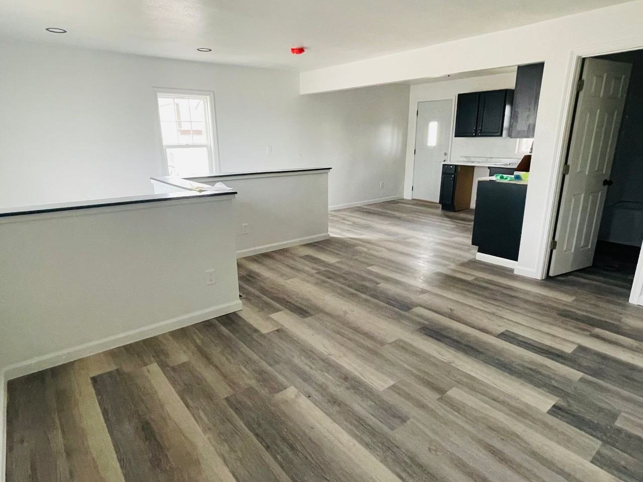 1015 8th Ave W - Photo 4 of 14