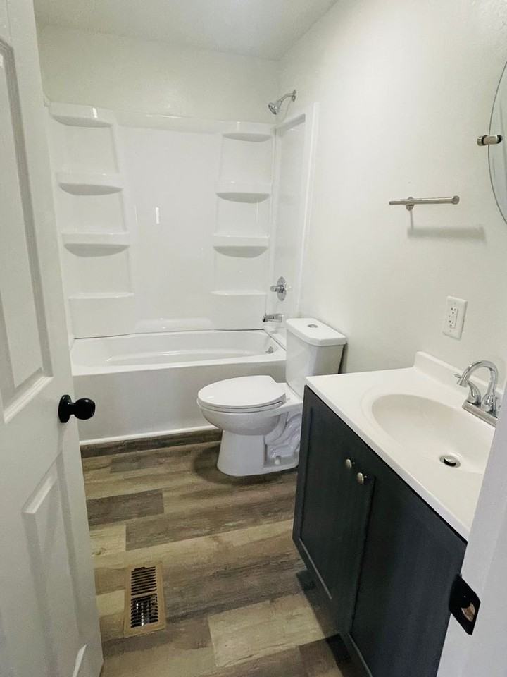 1015 8th Ave W - Photo 5 of 14