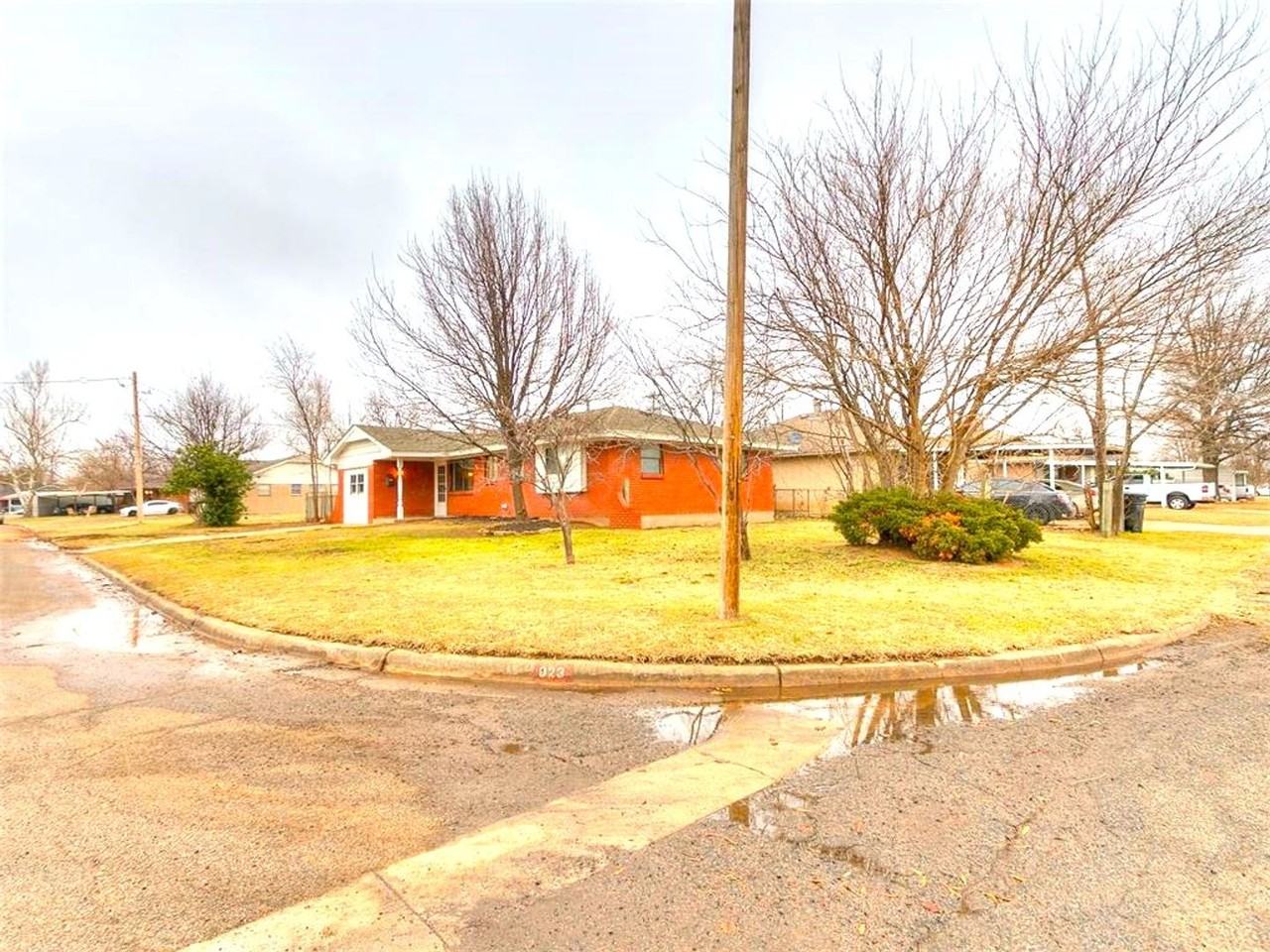 923 Sw 3rd St - Photo 2 of 46