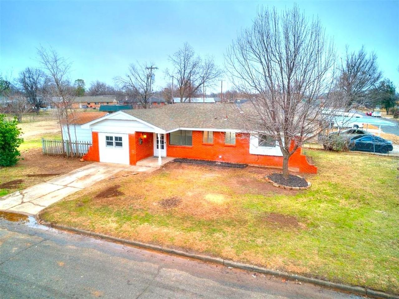 923 Sw 3rd St - Photo 3 of 46