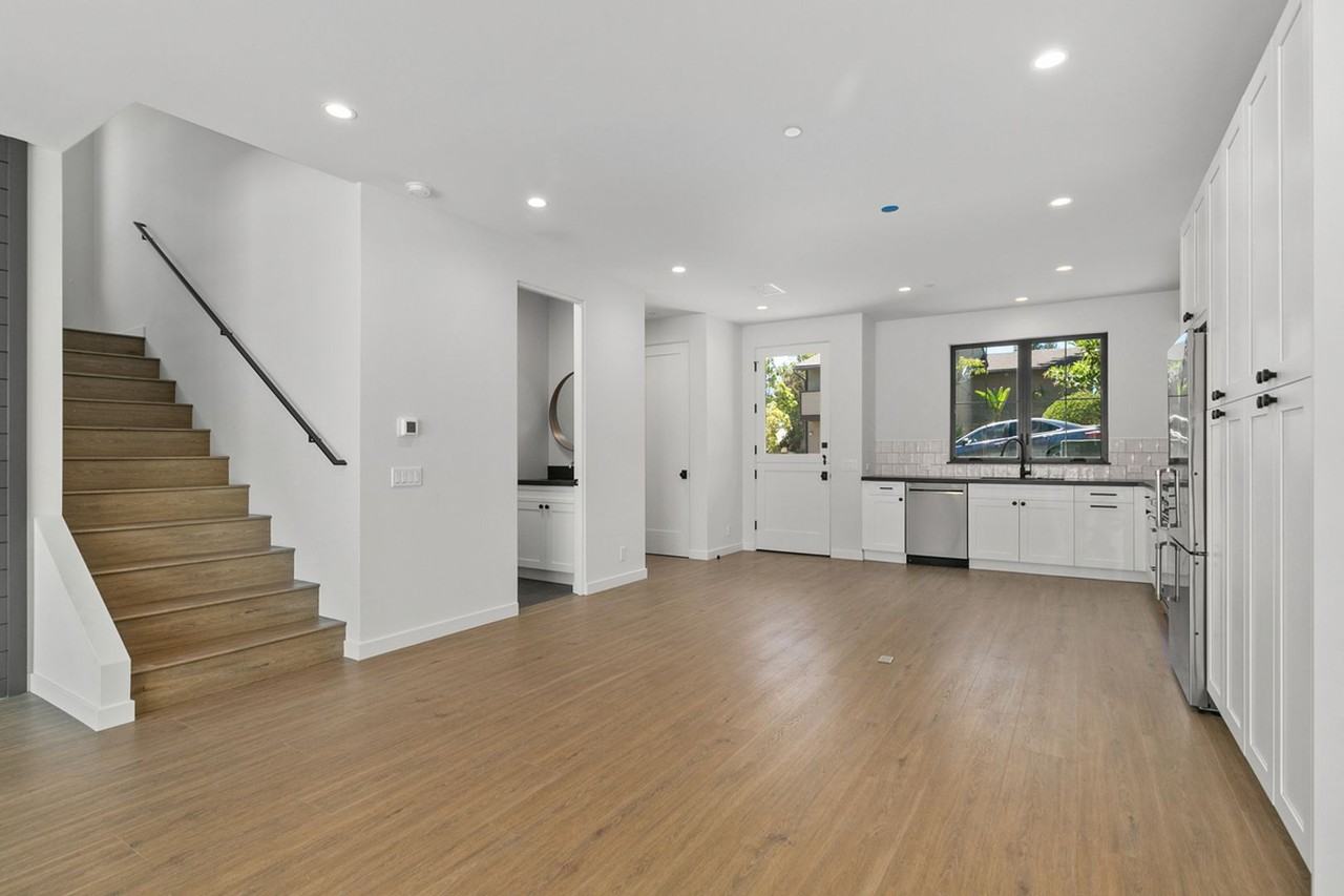 28832 Shady Pl - Photo 3 of 39