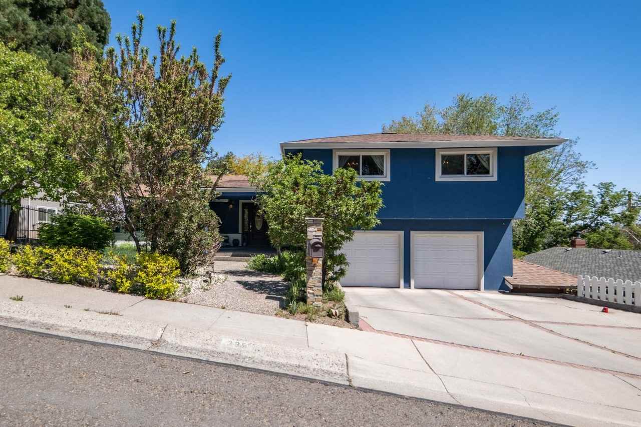 335 Hillcrest Dr - Photo 2 of 17