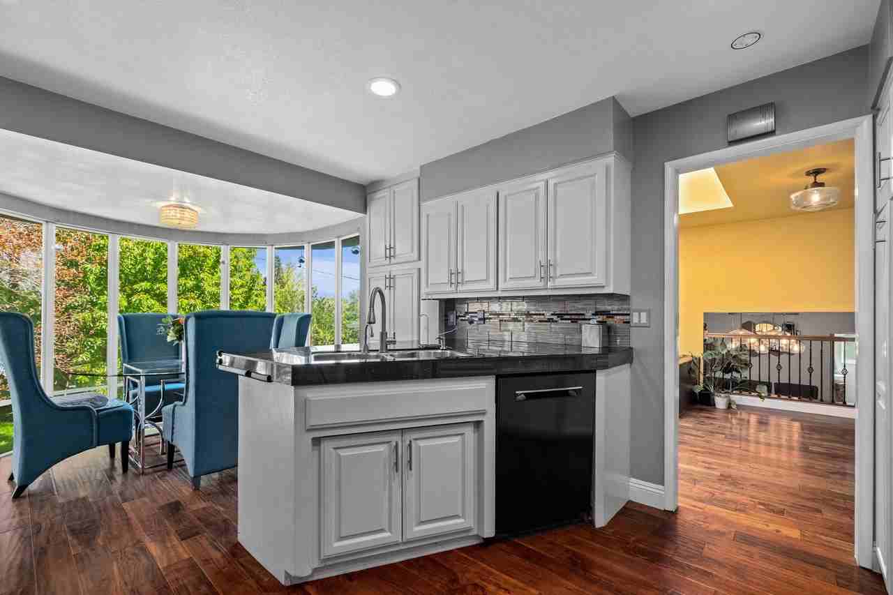 335 Hillcrest Dr - Photo 3 of 17