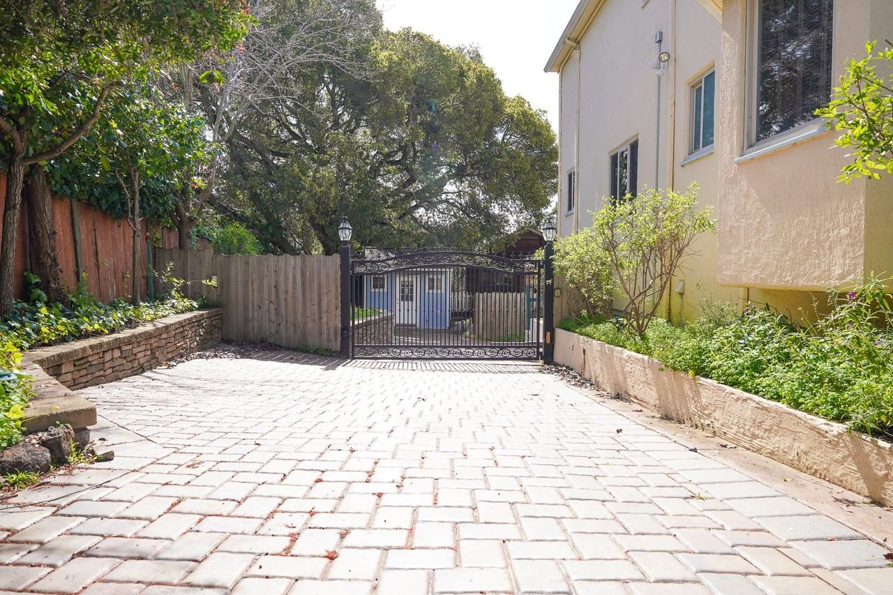 2010 Yolo Ave - Photo 2 of 28