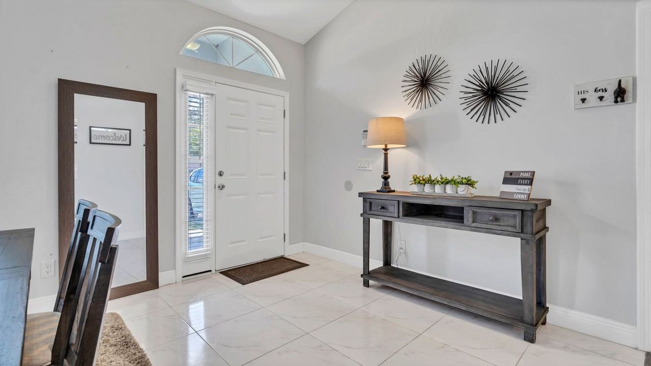 7026 N Dakota Ave - Photo 3 of 25