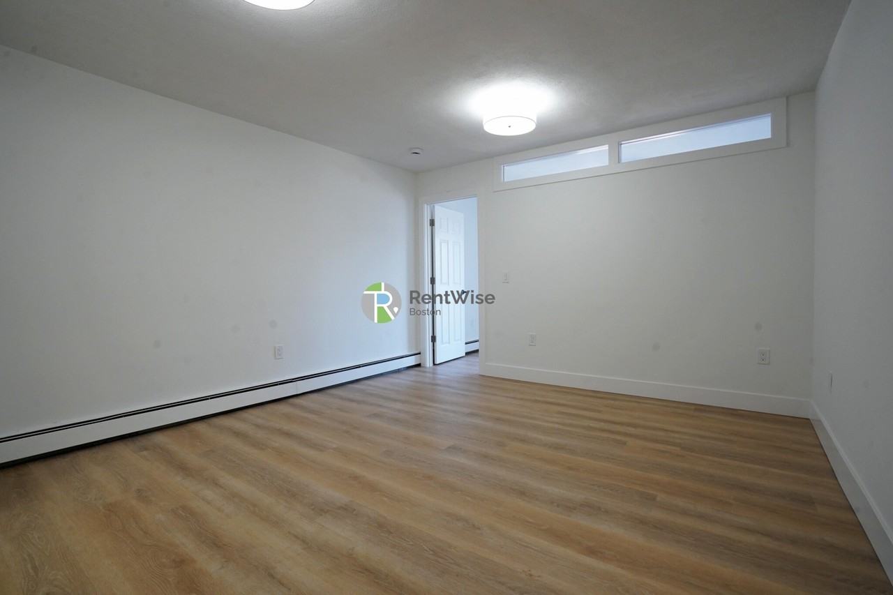 741 E 6th St #27 - Photo 7 of 46