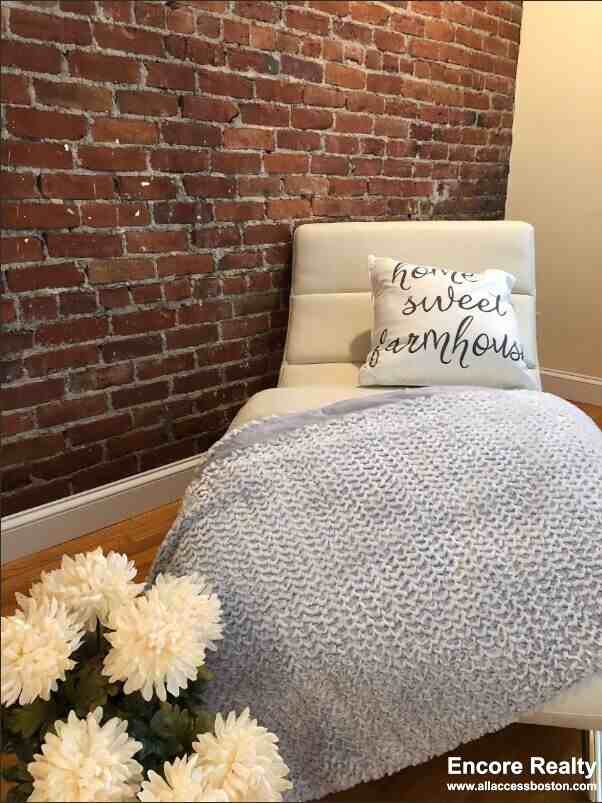 90 Saint Botolph St #12