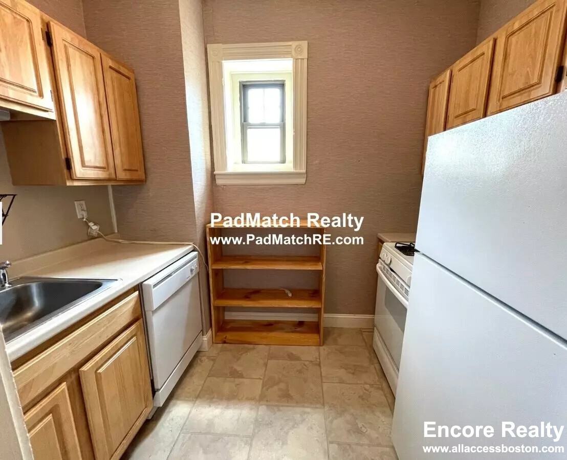 109 Saint Paul St #D - Photo 3 of 14