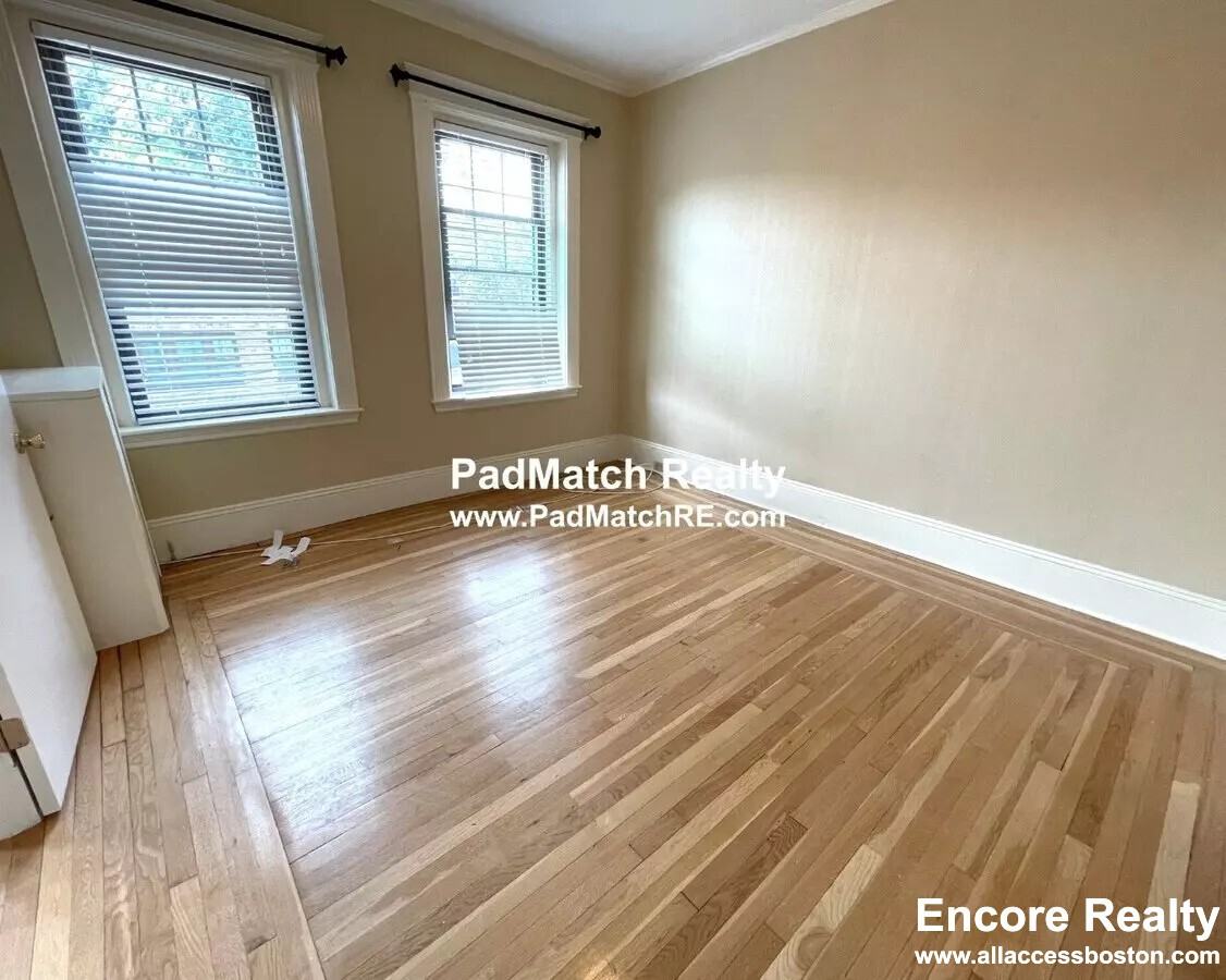 109 Saint Paul St #D - Photo 7 of 14