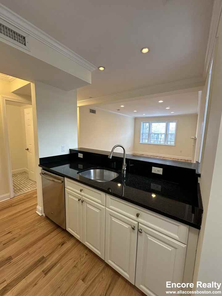 55 Langdon St #13 - Photo 5 of 20