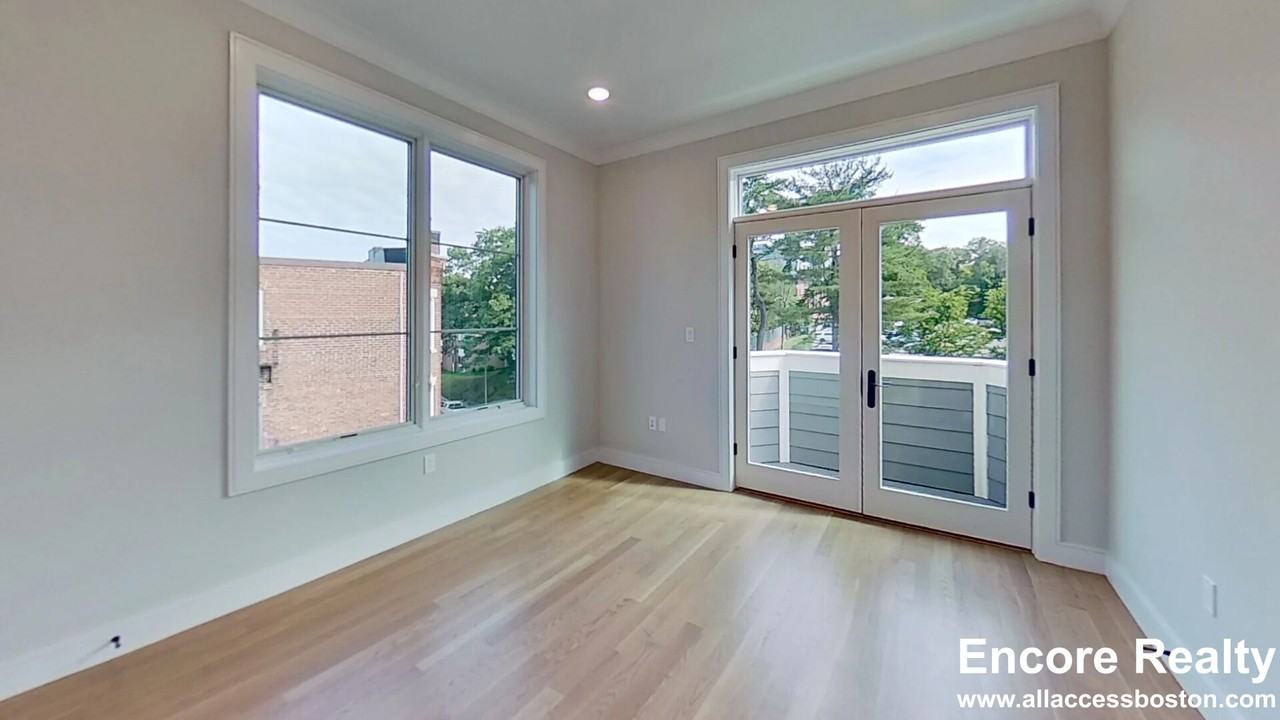 104 Warren St #13 - Photo 7 of 12