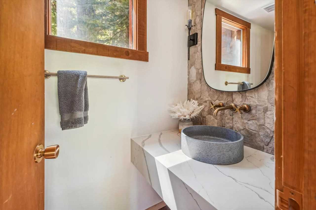 1069 Snow Crest Rd - Photo 2 of 21