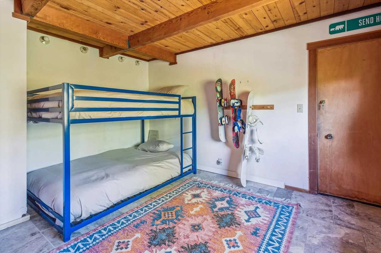 1069 Snow Crest Rd - Photo 3 of 21