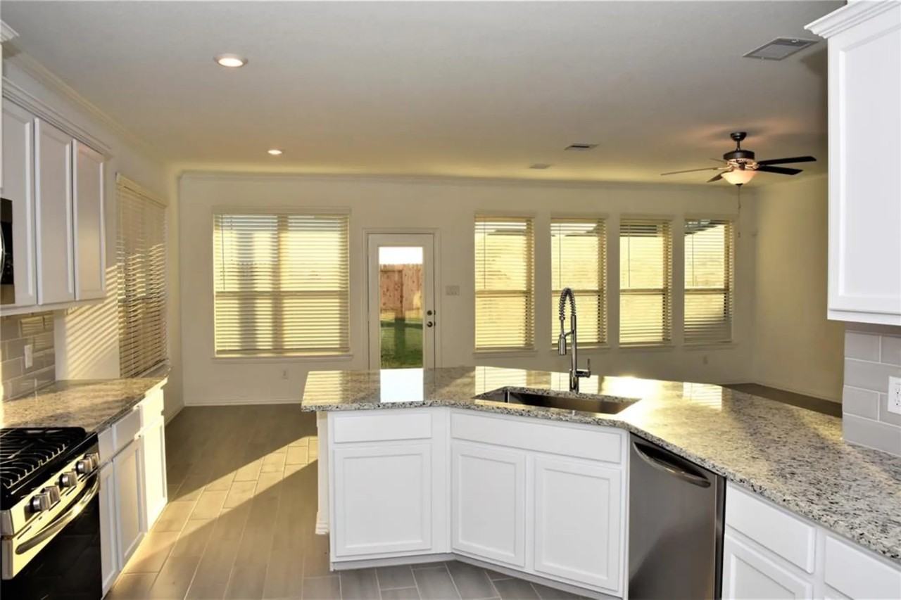 7510 Monarch Forest Ln - Photo 3 of 9