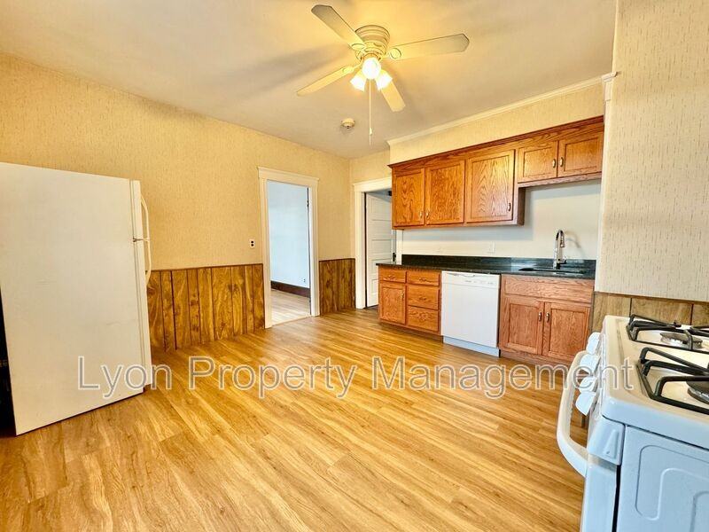 676 Grove St #3F - Photo 3 of 9