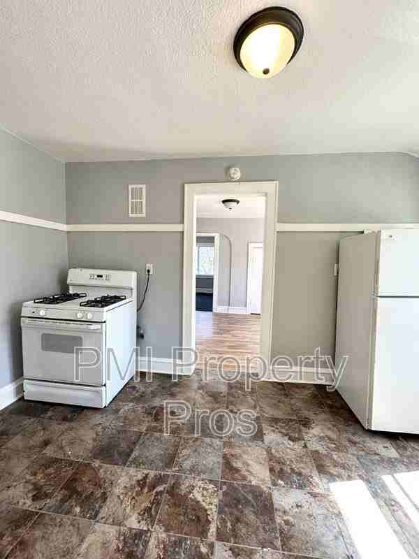 3902 W Hope Ave Uppr - Photo 2 of 9