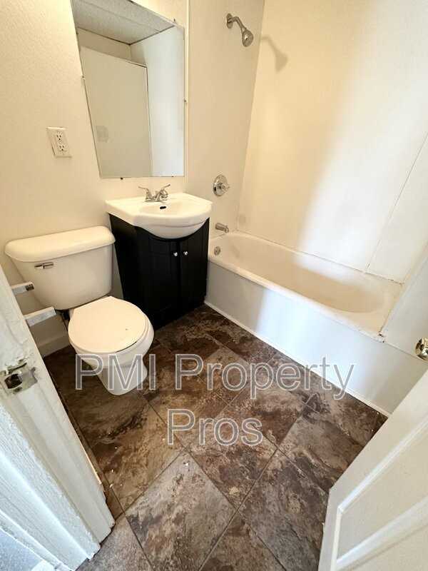 3902 W Hope Ave Uppr - Photo 3 of 9